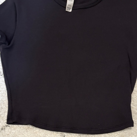 ALO Yoga Black Crop Top - Picture 5 of 8